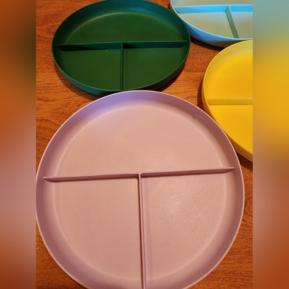 Pillowfort Plastic Divided Plates, Set of 4 - Picture 2 of 5